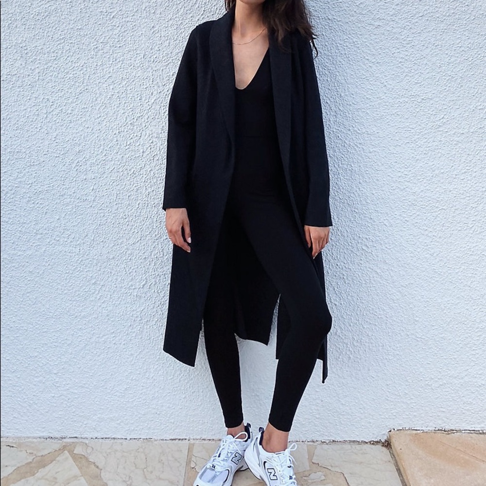 Aritzia Babaton Luxe Lounge Jacket